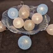 LED Lichterkette mit 10 Kugeln 50mm grau-weiß-blau COTTON BALLS mit TIMER Batteriebetrieb